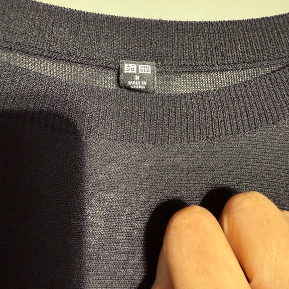 UNIQLO Sheer Lightweight Knit Top – Dark Charcoal Gray – Size M - Picture 4 of 4